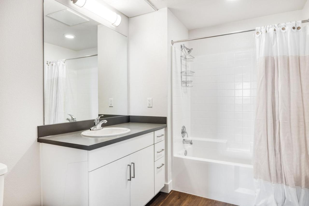 Westchester 2br W Pool Gym Wd 5 Mins To Lax Lax-669 Los Angeles